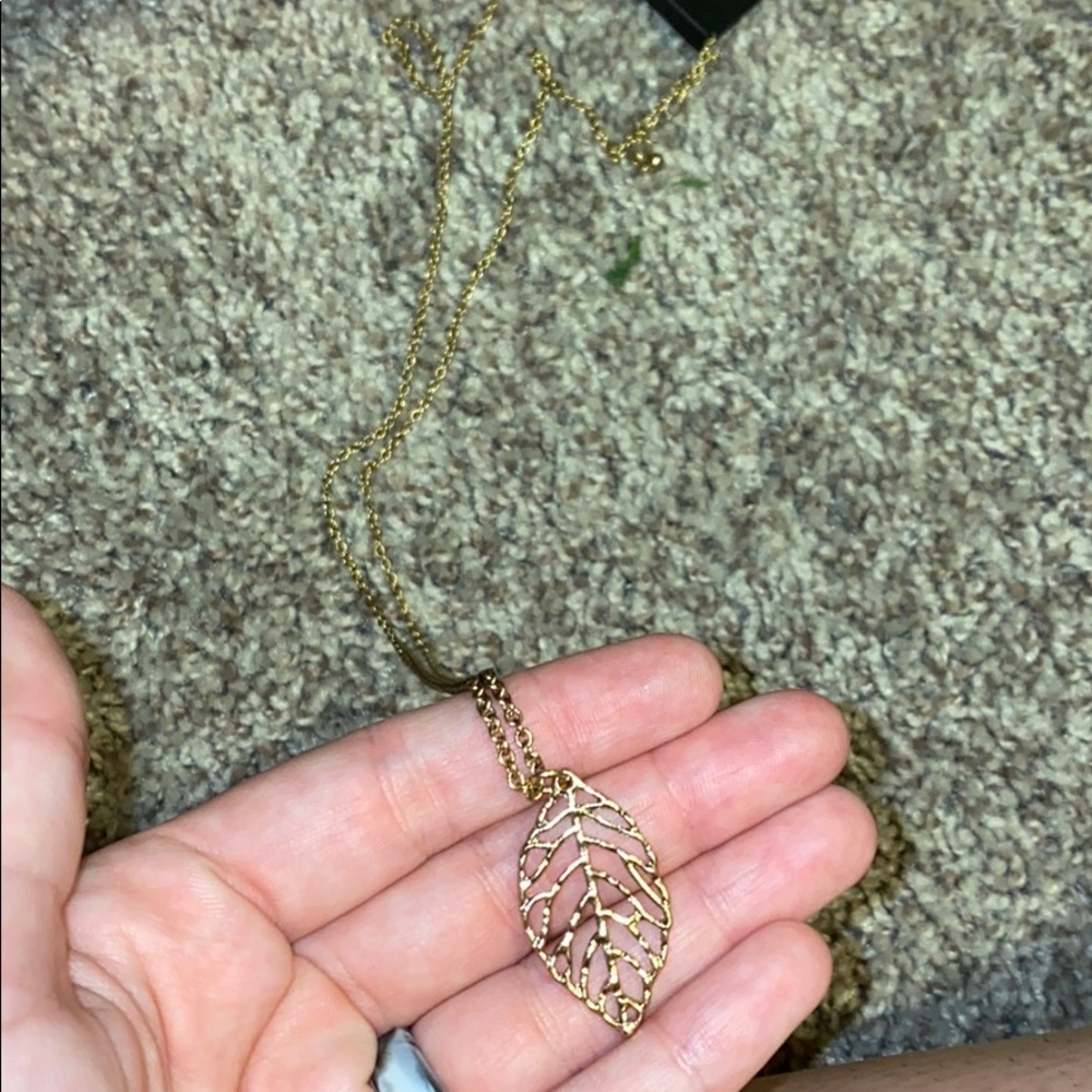 Forever 21 long gold leaf necklace